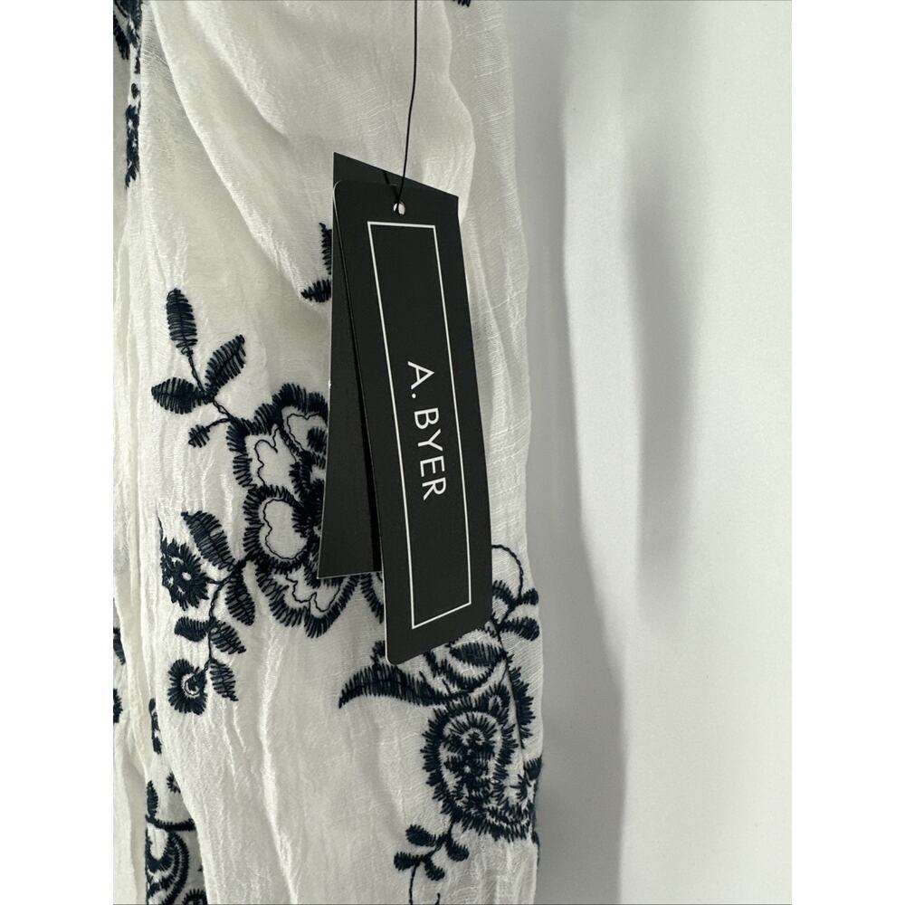 A. BYER Boho sleeveless embroidered crinkle sleeveless top WHITE SZ Med NEW - Picture 3 of 8